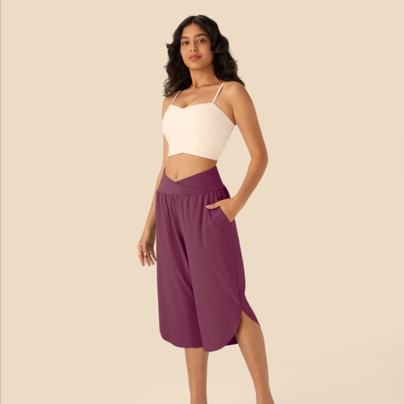 HALARA Pants - HALARA Breezeful High Waisted Crossover Capri Pants, RED Color, Size Large, EUC